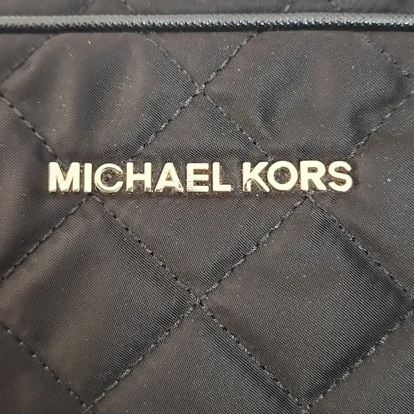 Michael Kors Jet Set Crossbody w/Free MK Wallet - Picture 10 of 15